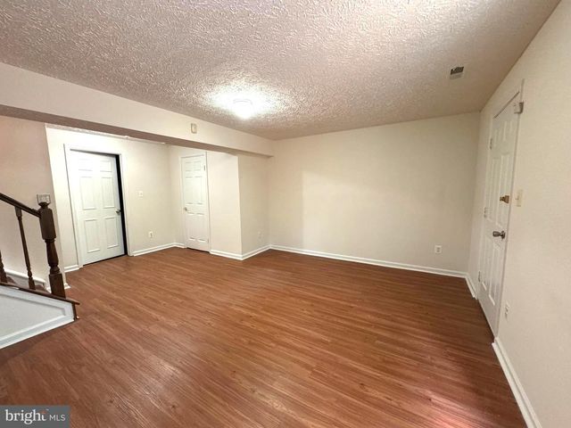 3654 WHARF LN, Triangle, VA 22172