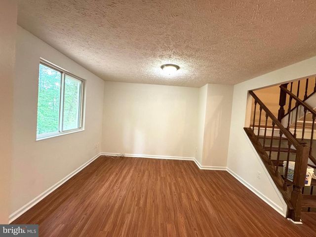 3654 WHARF LN, Triangle, VA 22172