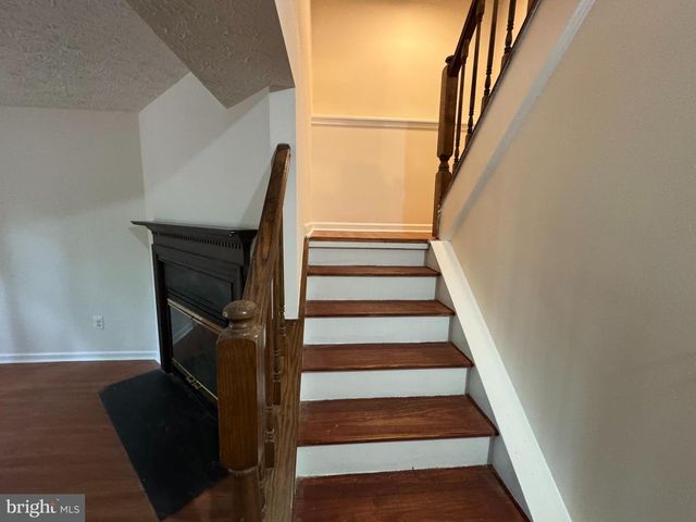 3654 WHARF LN, Triangle, VA 22172