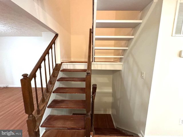 3654 WHARF LN, Triangle, VA 22172