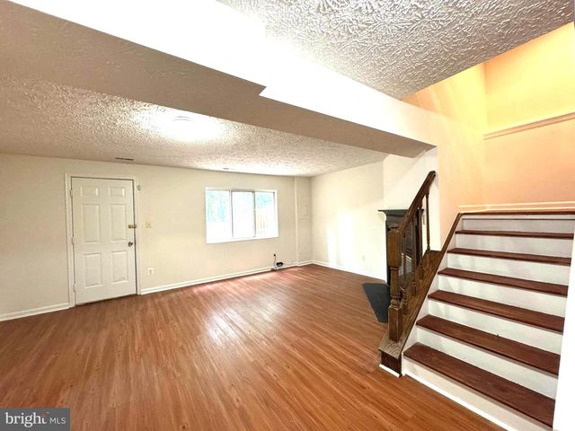 3654 WHARF LN, Triangle, VA 22172