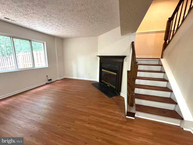 3654 WHARF LN, Triangle, VA 22172
