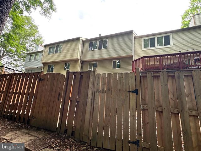 3654 WHARF LN, Triangle, VA 22172