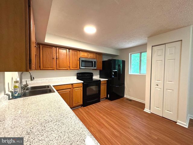 3654 WHARF LN, Triangle, VA 22172