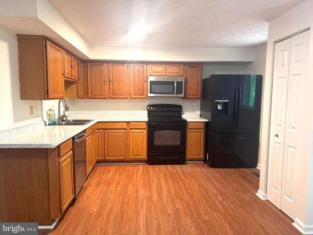 3654 WHARF LN, Triangle, VA 22172