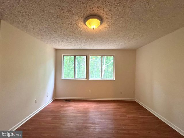 3654 WHARF LN, Triangle, VA 22172