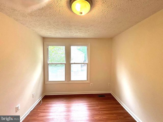3654 WHARF LN, Triangle, VA 22172