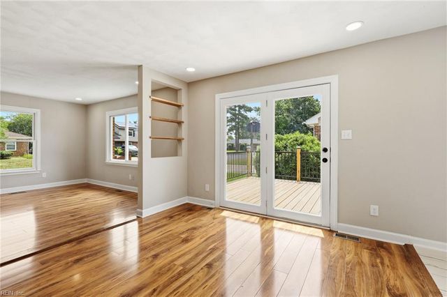 816 Moffat LN, Virginia Beach, VA 23464