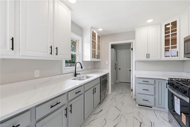 816 Moffat LN, Virginia Beach, VA 23464