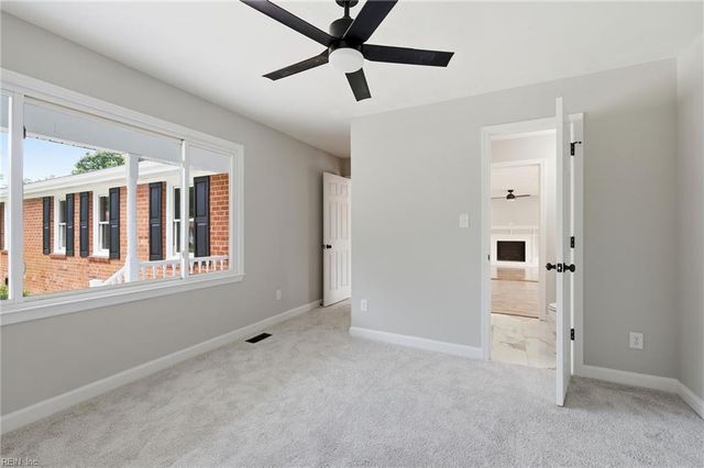 816 Moffat LN, Virginia Beach, VA 23464