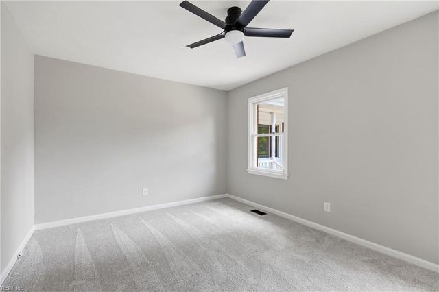 816 Moffat LN, Virginia Beach, VA 23464