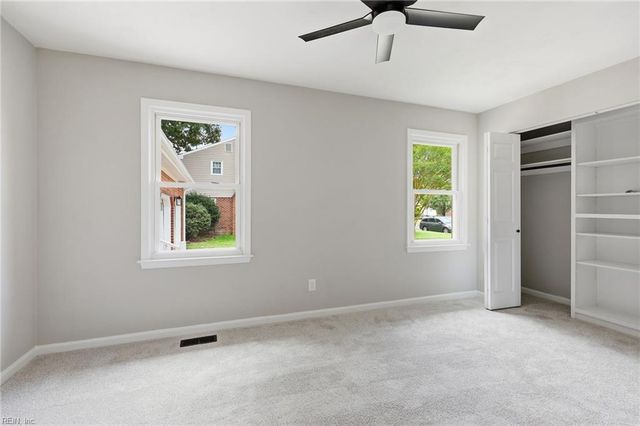 816 Moffat LN, Virginia Beach, VA 23464