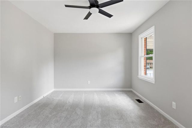 816 Moffat LN, Virginia Beach, VA 23464