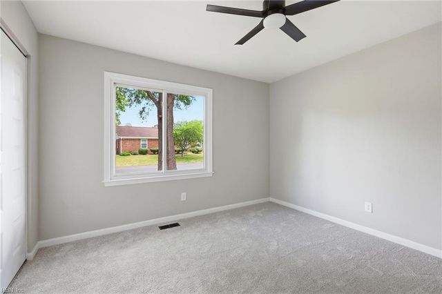 816 Moffat LN, Virginia Beach, VA 23464