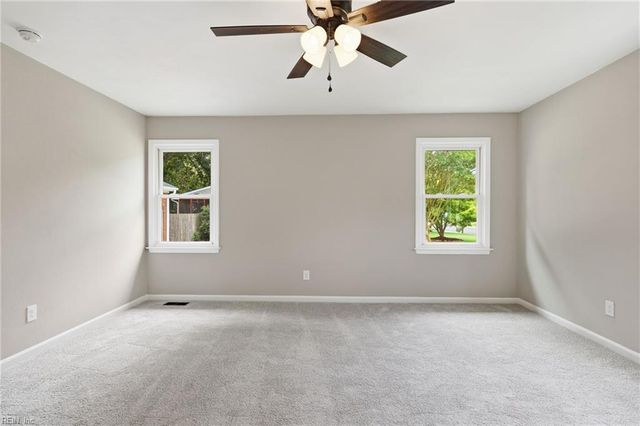816 Moffat LN, Virginia Beach, VA 23464
