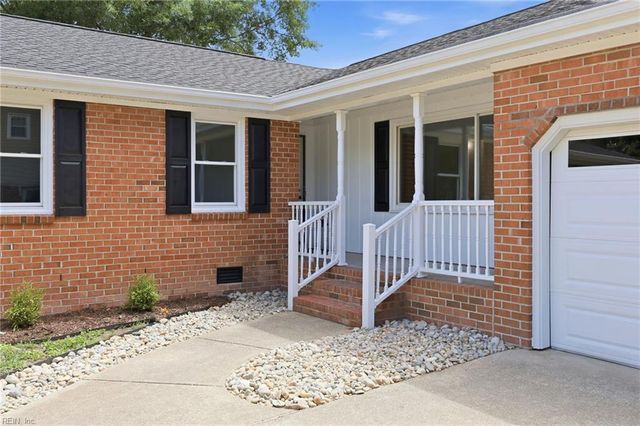 816 Moffat LN, Virginia Beach, VA 23464