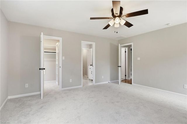 816 Moffat LN, Virginia Beach, VA 23464