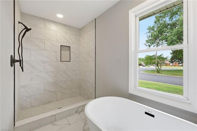 816 Moffat LN, Virginia Beach, VA 23464
