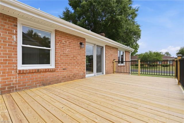 816 Moffat LN, Virginia Beach, VA 23464