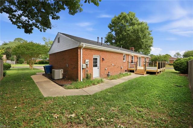 816 Moffat LN, Virginia Beach, VA 23464