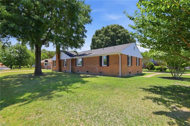 816 Moffat LN, Virginia Beach, VA 23464