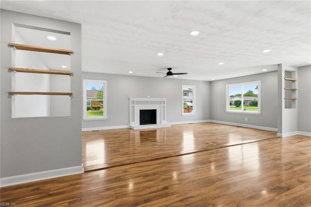 816 Moffat LN, Virginia Beach, VA 23464