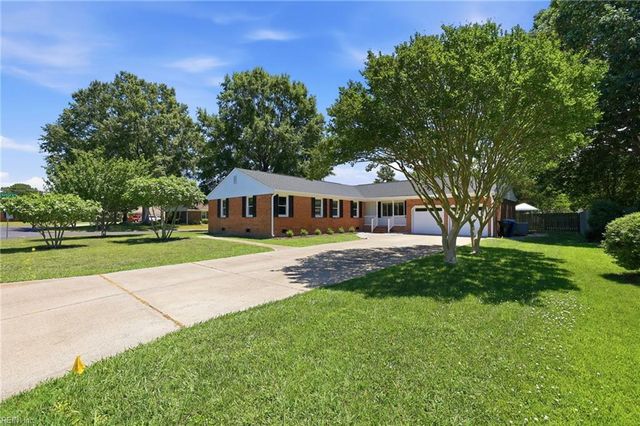 816 Moffat LN, Virginia Beach, VA 23464