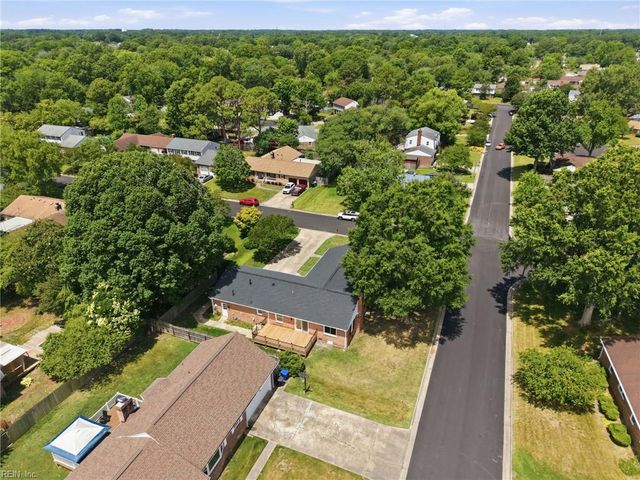 816 Moffat LN, Virginia Beach, VA 23464