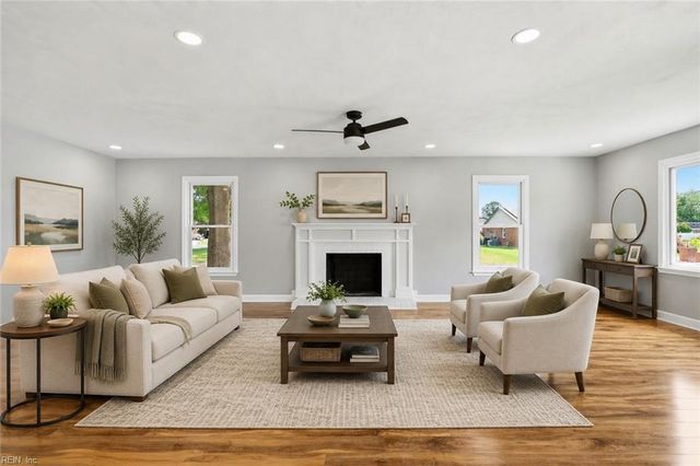 816 Moffat LN, Virginia Beach, VA 23464
