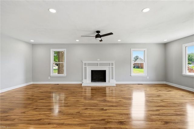 816 Moffat LN, Virginia Beach, VA 23464