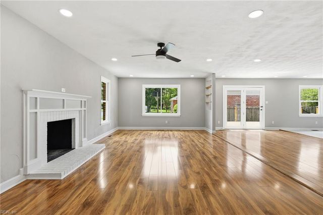 816 Moffat LN, Virginia Beach, VA 23464