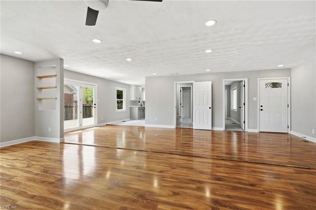 816 Moffat LN, Virginia Beach, VA 23464