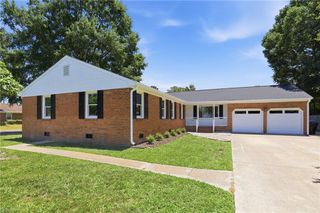 816 Moffat LN, Virginia Beach, VA 23464