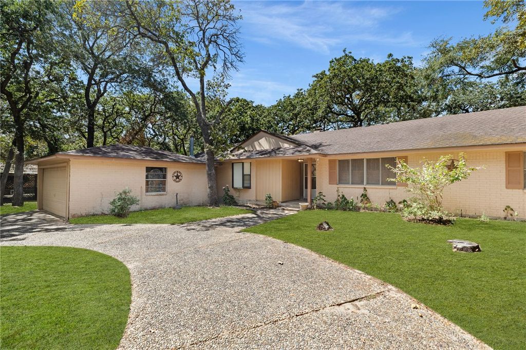 561 Fairway Drive, Hilltop Lakes, TX 77871 — photo 2