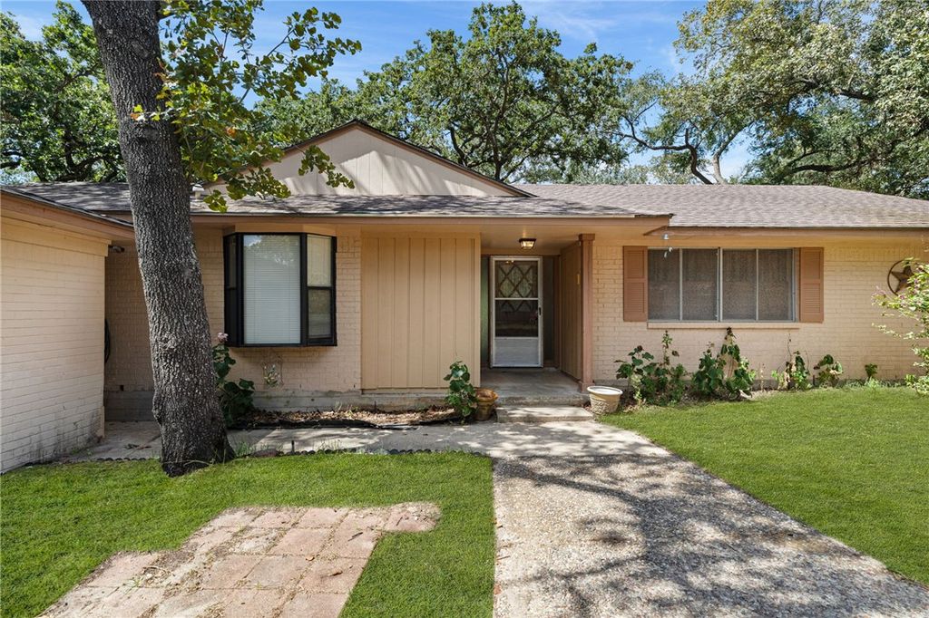 561 Fairway Drive, Hilltop Lakes, TX 77871 — photo 3