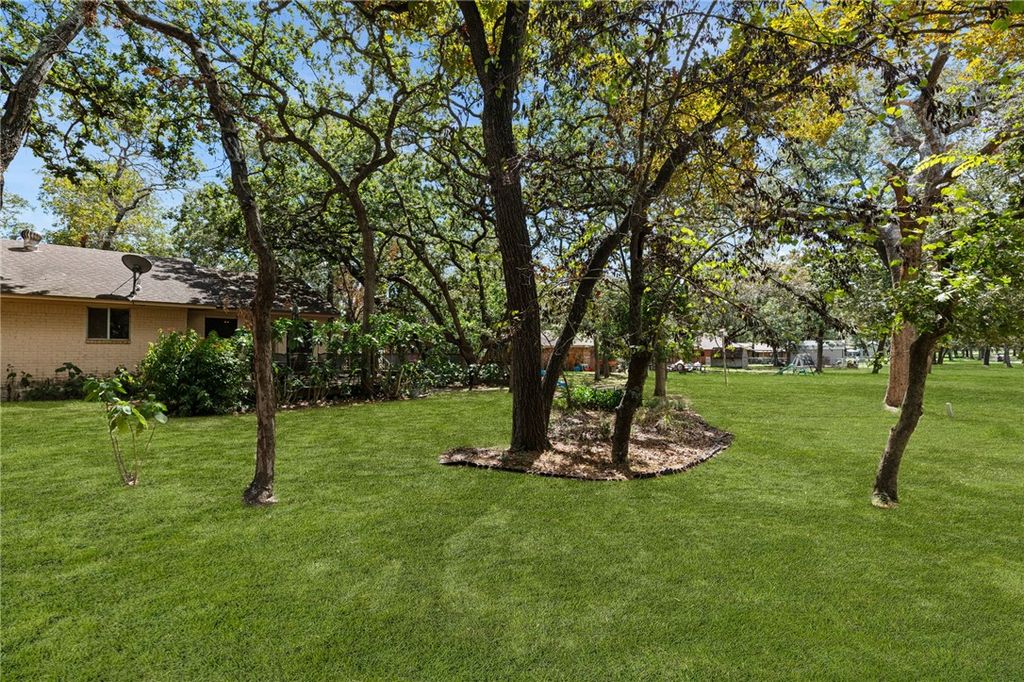 561 Fairway Drive, Hilltop Lakes, TX 77871 — photo 5