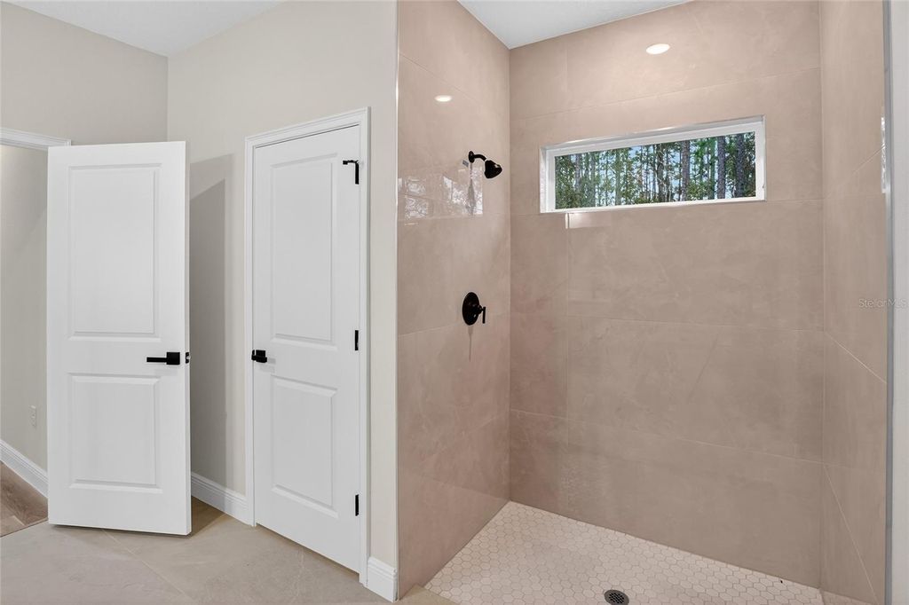 Image 23 of property listing at 6241 SW 154TH LANE ROAD, Ocala, FL 34473