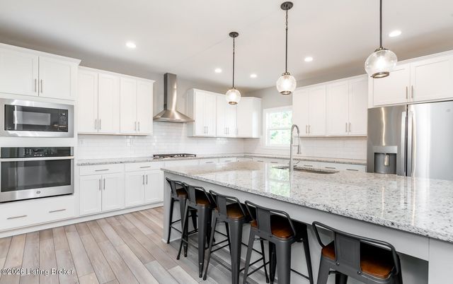 17400 Shakes Creek Dr, Louisville, KY 40023