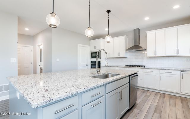 17400 Shakes Creek Dr, Louisville, KY 40023