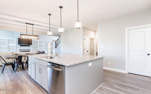 17400 Shakes Creek Dr, Louisville, KY 40023