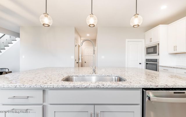 17400 Shakes Creek Dr, Louisville, KY 40023