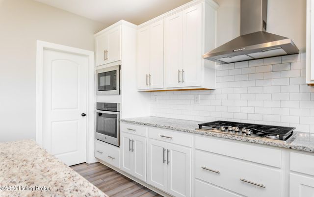 17400 Shakes Creek Dr, Louisville, KY 40023