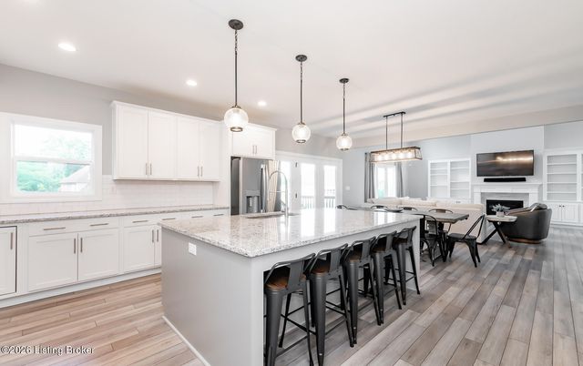 17400 Shakes Creek Dr, Louisville, KY 40023