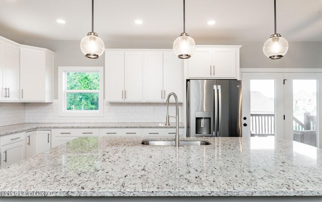 17400 Shakes Creek Dr, Louisville, KY 40023