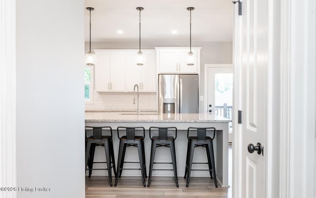 17400 Shakes Creek Dr, Louisville, KY 40023