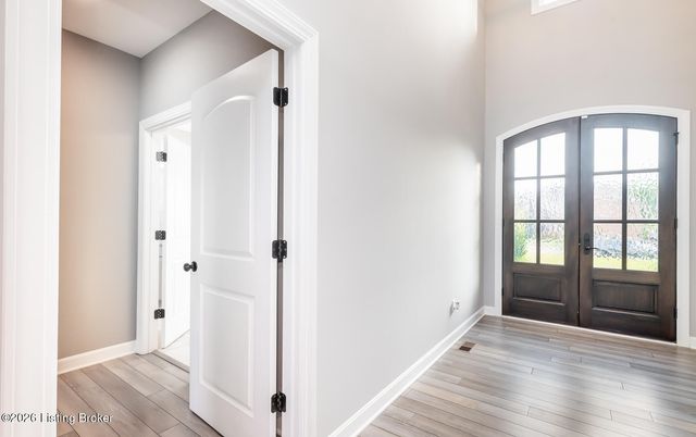 17400 Shakes Creek Dr, Louisville, KY 40023