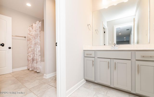 17400 Shakes Creek Dr, Louisville, KY 40023