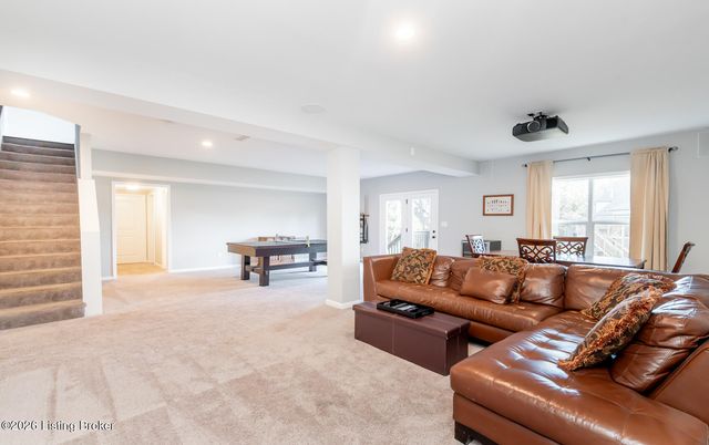 17400 Shakes Creek Dr, Louisville, KY 40023