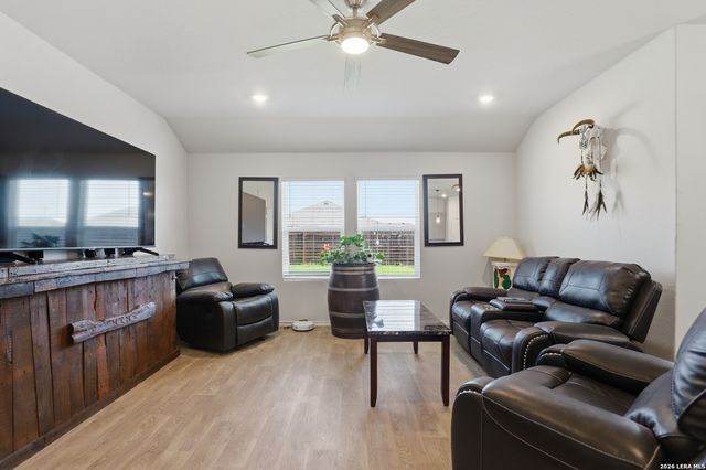 1004 Village Run, Seguin, TX 78155