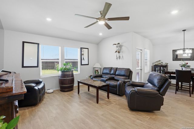 1004 Village Run, Seguin, TX 78155